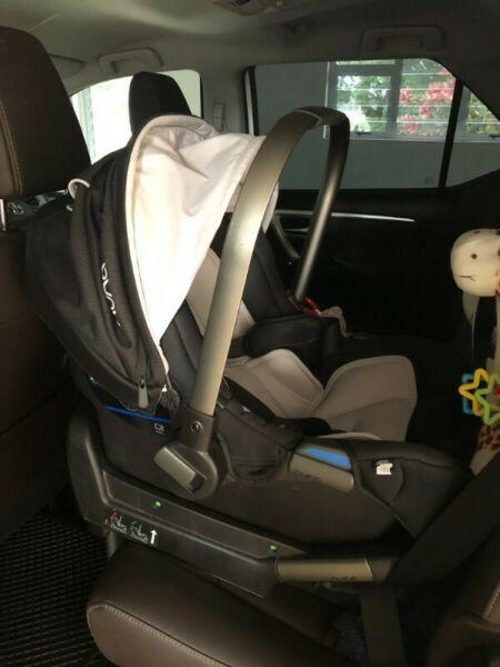 Nuna Pipa Infant Car seat with Isofix mount and Thule Stroller adapters 