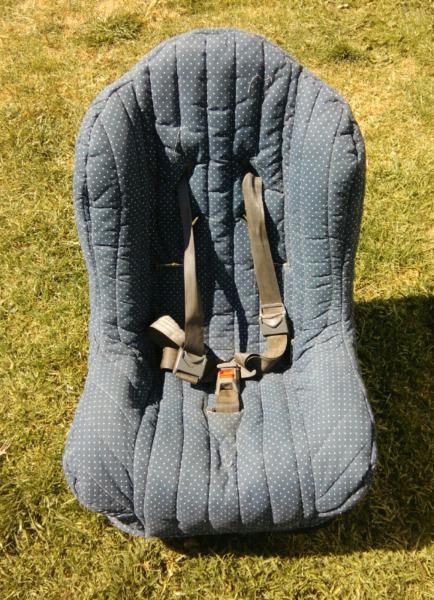 CHICCO Toddler adjustable car seat R950 