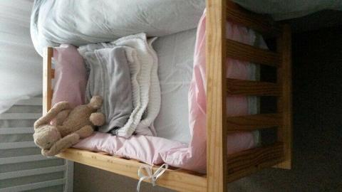 Cuddle cot/bedside cot 