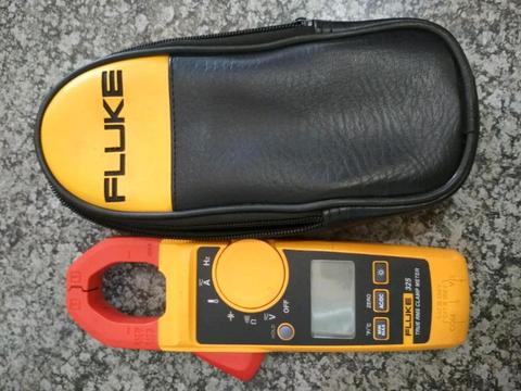 Fluke 325 True RMS Clamp Meter still in a good condition works 100%  