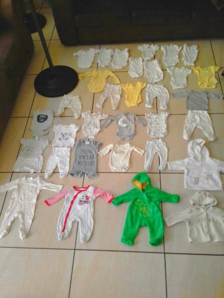 0-3 months neutral baby clothes  