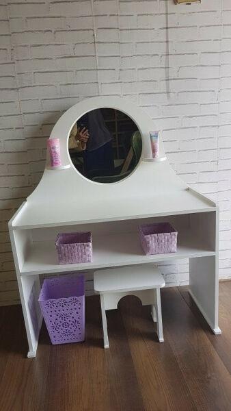 Cute strong New Girls dressing tables 