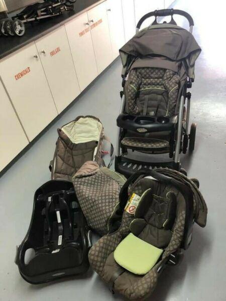 Gracco baby car chair carrier pram set 