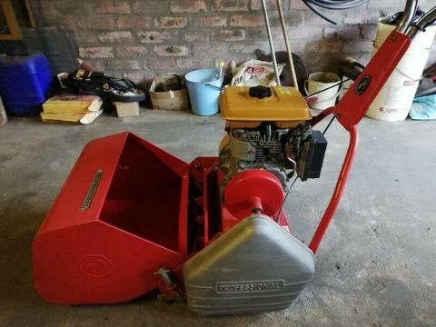 Lawnmowe Professional -Lawnmower for sale. Brand new body and engin 