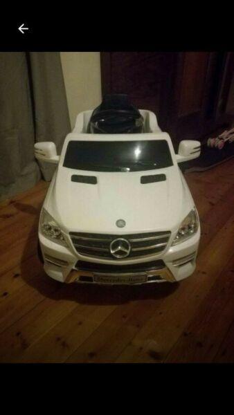 Kids ride along Mercedes car 