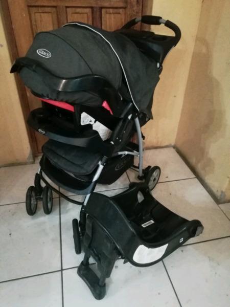 Graco travel system.plus base 