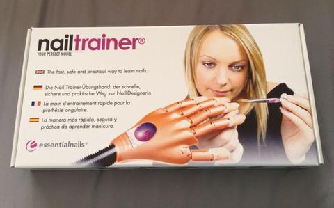Essential nails Nail trainer 