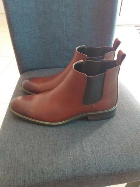 Genuine leather size 6 Woolworths men's boots 