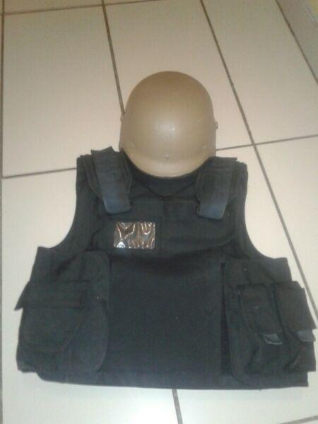 Bulletproof vest and helnet 