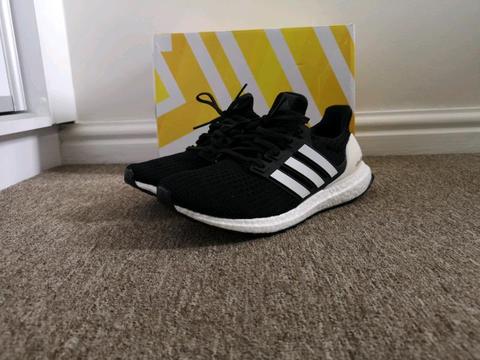 Adidas Ultra Boost 4.0 uk9 DS R2500 