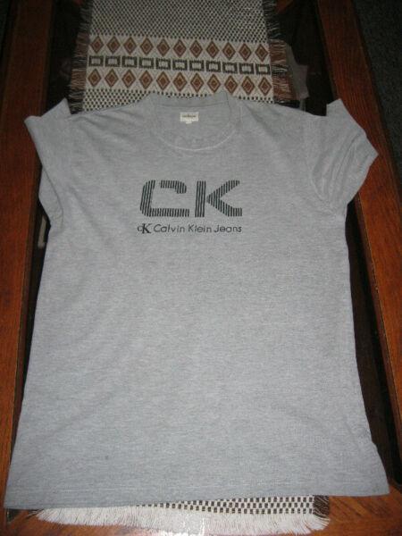 CALVIN KLEIN JEANS Crew Neck T-Shirt (Small/Medium-slim) 