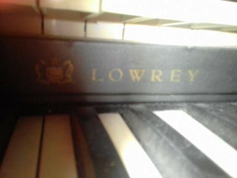 Lowrey organ R1500 