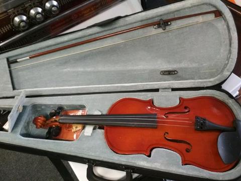 Sanchez Violin still in a very good condition comes with a bag and extra Strings  