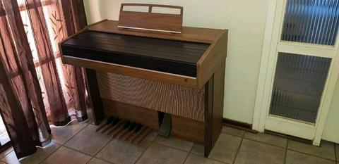 Yamaha organ 