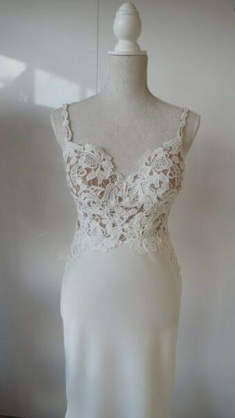 Wedding dress 