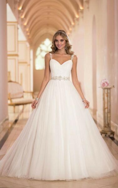 BRAND NEW Elegant A-Line wedding dress for sale! (WA009) 