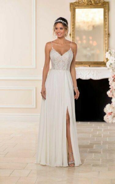 BRAND NEW Elegant Column Silhouette wedding dress for sale! (WC004) 
