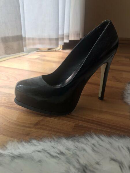 Size 4 patent black WORN ONCE 