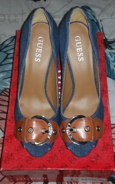 Lady's Guess Fashion Shoe 