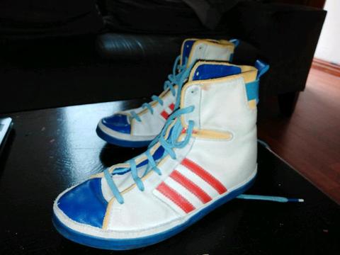 Adidas vintage takkies ,size 5uk 