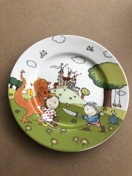Collectable decorative plates 