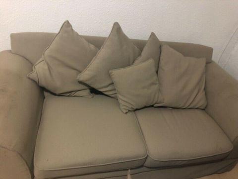 Comfy Couch for sale R850 