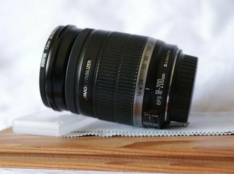 CANON EF-S 18-200mm f/3.5-5.6 IS LENS : 