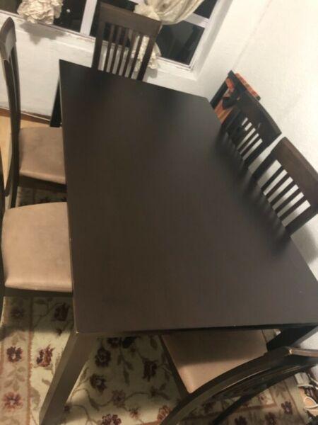 Dinning Room Table and Chairs 