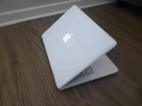 Apple MacBook in Great condition  