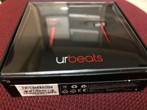 BRAND New Sealed URBEATS HEADSETS for IPADS, IPODS & IPHONE 