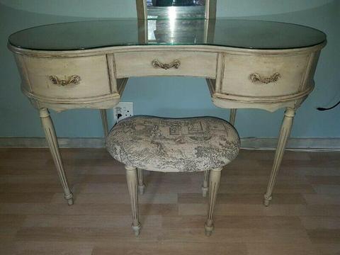 French dressing table 