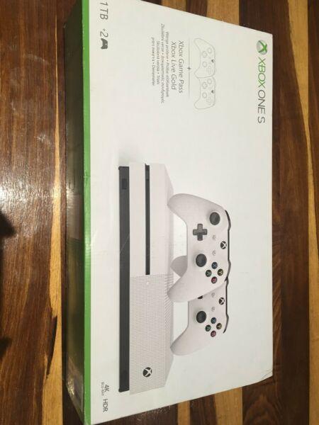 Xbox one s with 2 remotes and accesories for sale 