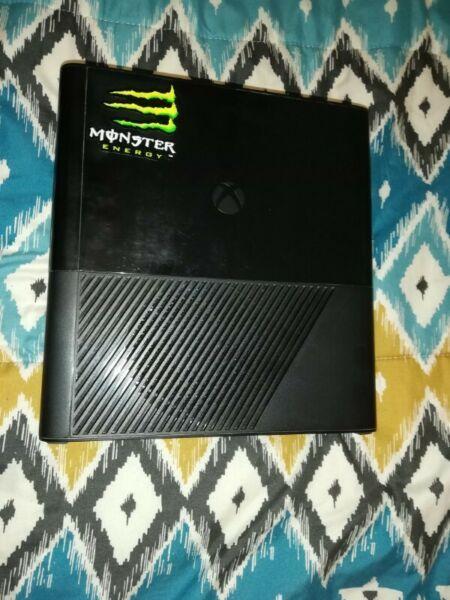 Xbox 360 E 500GB with Controller and Games 