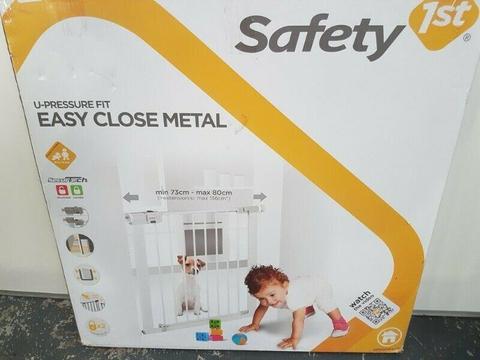 New - Safety 1st Baby security gate 