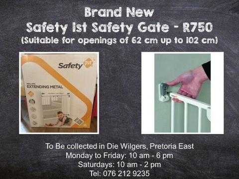 Brand New Safety 1st Safety Gate (Suitable for openings of 62 cm up to 102 cm) 