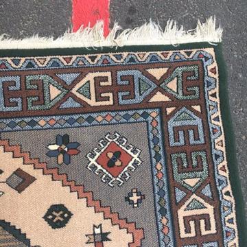 Beautiful rug 197cm by 135cm 
