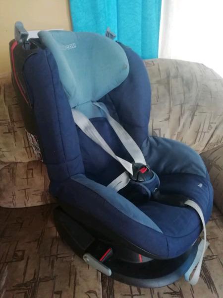 Reclining Maxi Cozi carseat 9-18kg 