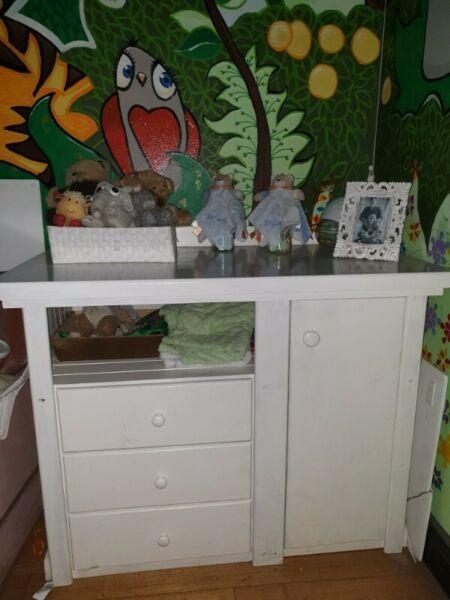 Beautiful Change Table / Compactum with drawers and shelves 