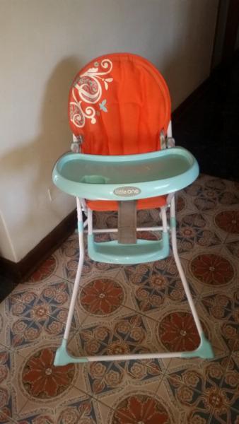 Baby feeding high chair R150 