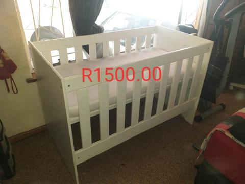 Toys R us baby cot forsale 