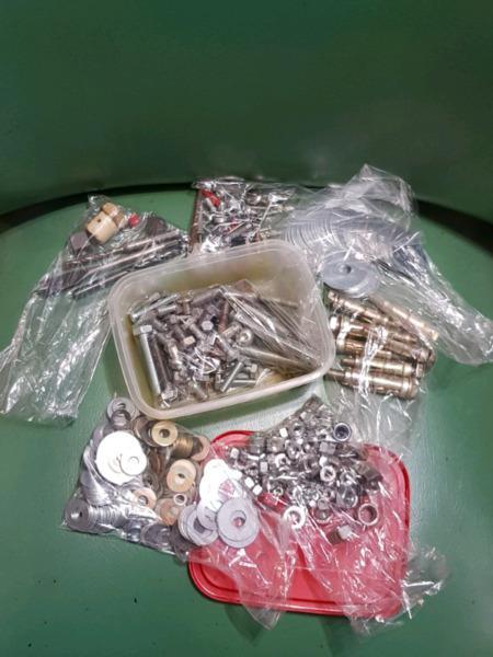 ASSORTED BOLTS,NUTS,WASHERS R100 