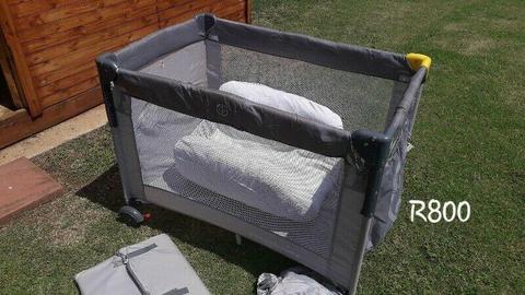 Baby camping cot 