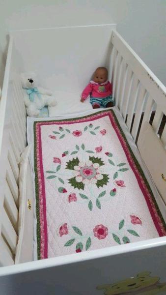 Treehouse cot with bumper 