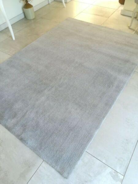 Light grey soft rug for sale 