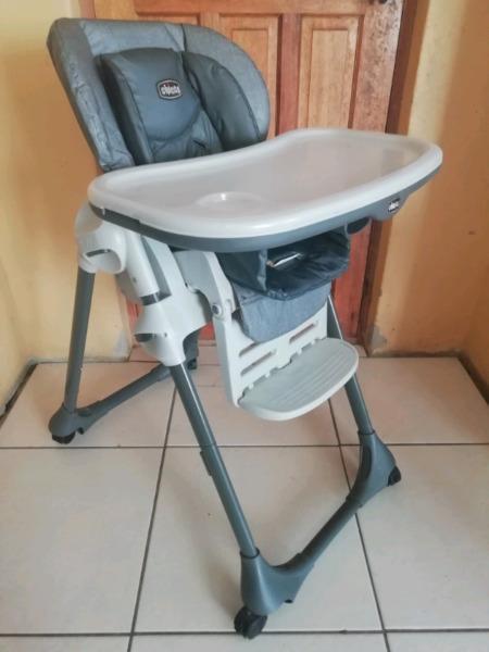 Adjustable Chicco feeding chair (no straps/harnesses) 