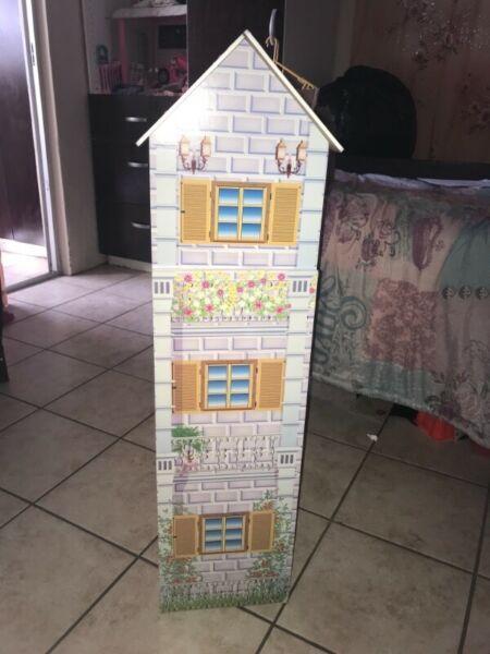 Doll house for sale 