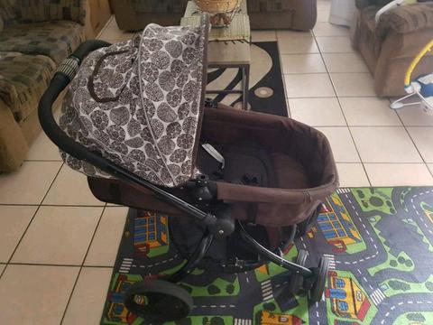 Baby pram/stroller 