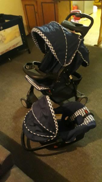 Pram and car seat for sale R1000 