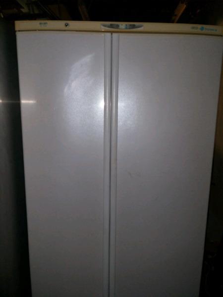 Defy 622L side by side fridge/freezer  
