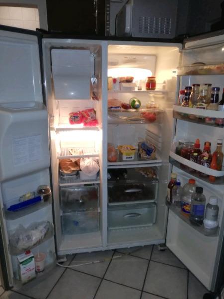 Side by side fridge freezer 